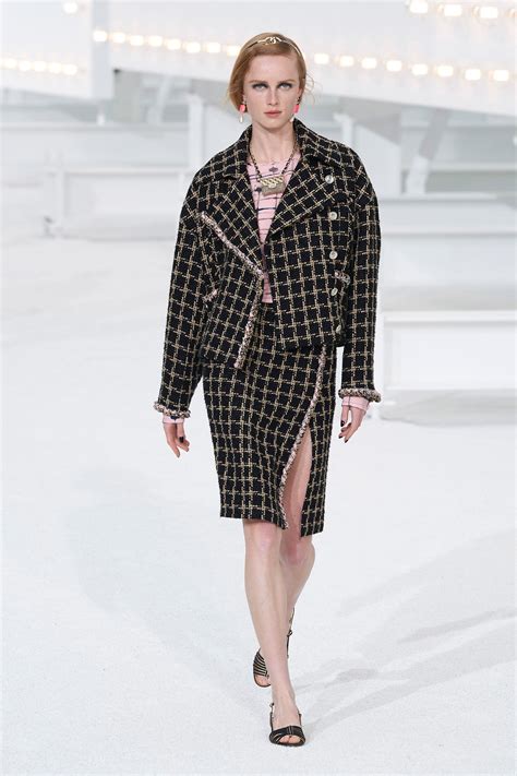 chanel coat 2021|Chanel show 2021.